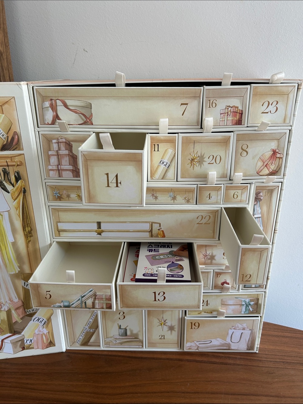 Vogue 25 days advent calendar